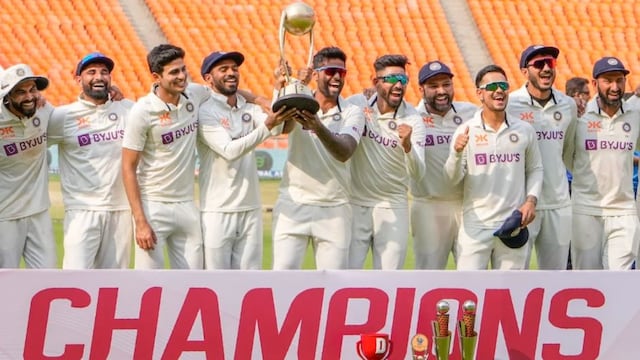 India vs Australia 2022/2023 series | Australia in India | No. of Tests played: 4 | Test venues and Results: Nagpur (India won by an innings and 132 runs), Delhi (India won by 6 wickets), Indore (Australia won by 9 wickets), Ahmedabad (Match Drawn) | Series Result: India beat Australia 2-1 | Top Run scorer: Usman Khawaja (333 runs) | Top wicket taker: Ravichandran Ashwin (25 wickets) | Players of the Series: Ravichandran Ashwin and Ravindra Jadeja India vs Australia 2022/2023 series | Australia in India | No. of Tests played: 4 | Test venues and Results: Nagpur (India won by an innings and 132 runs), Delhi (India won by 6 wickets), Indore (Australia won by 9 wickets), Ahmedabad (Match Drawn) | Series Result: India beat Australia 2-1 | Top Run scorer: Usman Khawaja (333 runs) | Top wicket taker: Ravichandran Ashwin (25 wickets) | Players of the Series: Ravichandran Ashwin and Ravindra Jadeja
