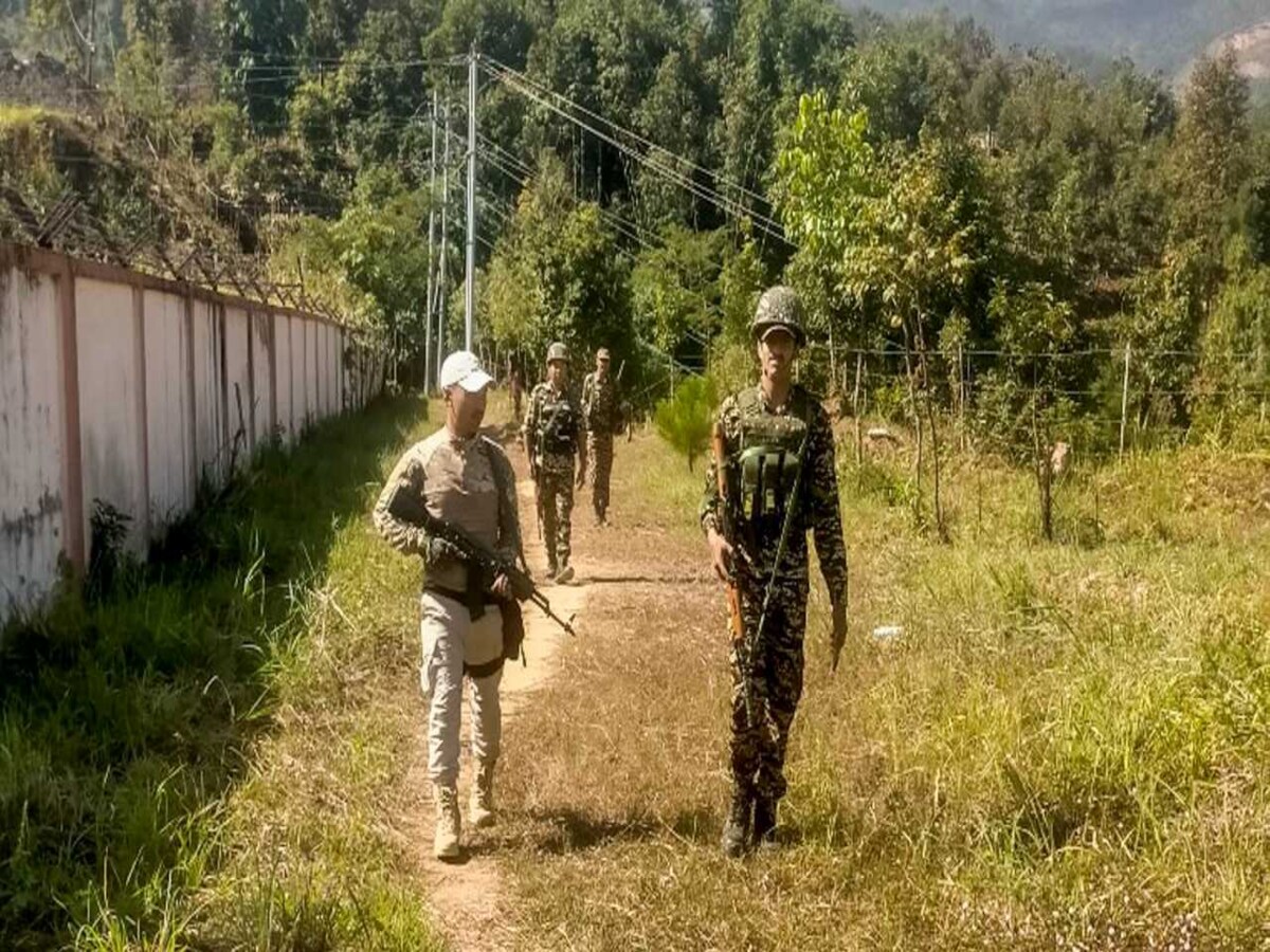 Six militants arrested in Manipur for extortion - CNBC TV18