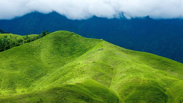 No 2. Mechuka, Arunachal Pradesh | Located in the far reaches of Arunachal Pradesh, Mechuka is a hidden gem that offers an enchanting view of snow-clad mountains and lush green valleys. This tranquil village is perfect for a winter getaway, with its Buddhist monasteries and pristine surroundings adding to the region's charm. Its beauty, surrounded by rivers and forested hills, makes it an ideal destination for trekking and cultural exploration. (Image: Shutterstock) No 2. Mechuka, Arunachal Pradesh | Located in the far reaches of Arunachal Pradesh, Mechuka is a hidden gem that offers an enchanting view of snow-clad mountains and lush green valleys. This tranquil village is perfect for a winter getaway, with its Buddhist monasteries and pristine surroundings adding to the region's charm. Its beauty, surrounded by rivers and forested hills, makes it an ideal destination for trekking and cultural exploration. (Image: Shutterstock)