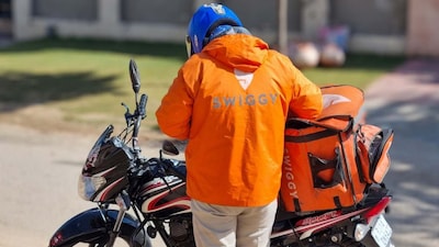 Online food delivery giant, Swiggy has received an income tax order demanding ₹158.25 crore for the assessment year 2021-22. The order, issued by the Deputy Commissioner of Income-tax, Central Circle – 1(1), Bangalore, alleges discrepancies related to cancellation charges paid to merchants and interest income on tax refunds