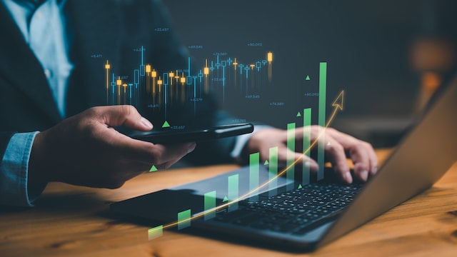 Market Volatility and Index CorrectionsSmall- and mid-cap funds saw the sharpest declines, with inflows dropping 35% and 34%, respectively. Karthick Jonagadla, Smallcase Manager and Founder & CEO of Quantace Research, noted that these segments faced sharp index corrections of 13.8% and 10.5%, leading investors to pull back. Large-cap fund inflows also fell 6.4%, reflecting a cautious approach amid uncertainty.