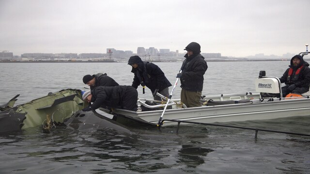 Recovery continues after deadly DC midair crash; investigators probe ...