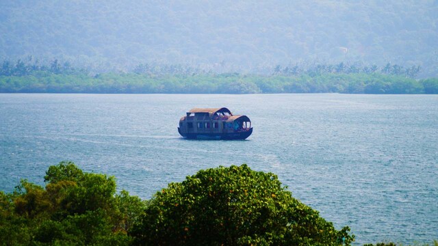 No 4. Goa | Goa is world-famous for its golden beaches, swaying palm trees, and tranquil coastal beauty, making it a perfect getaway for beach lovers. Beyond the beaches, Goa’s scenic beauty extends to its lush forests, tranquil rivers, and the Western Ghats, which provide a refreshing contrast to its tropical climate. The state's natural charm is enhanced by its vibrant spice gardens and rivers that offer visitors a peaceful escape into nature. (Image: Shutterstock)