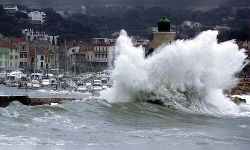 Crescent City, CA, Sees Highest Waves After Russian Quake