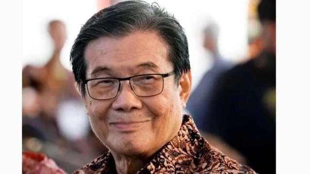 No 5. Prajogo Pangestu | Country: Indonesia | Decline in wealth: $7.2 billion | Prajogo has experienced a $7.2 billion decline in his wealth, bringing his net worth to $22.5 billion. This drop can be attributed to the fluctuating fortunes of his businesses, particularly in Indonesia, where economic uncertainties have affected the market. Despite this, Pangestu remains a prominent figure in the region’s business landscape.