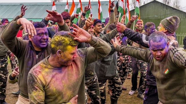 In many parts of India, people also light large bonfires the night before the festival to signify the destruction of evil and victory of good. Families gather around the flames to sing, dance and pray to Hindu gods.