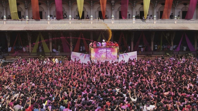 In two northern towns, hundreds of women celebrated last week by playfully hitting men who teased them as a part of ritual with wooden sticks. The festival is called “Lathmar Hol,” or Stick Holi.