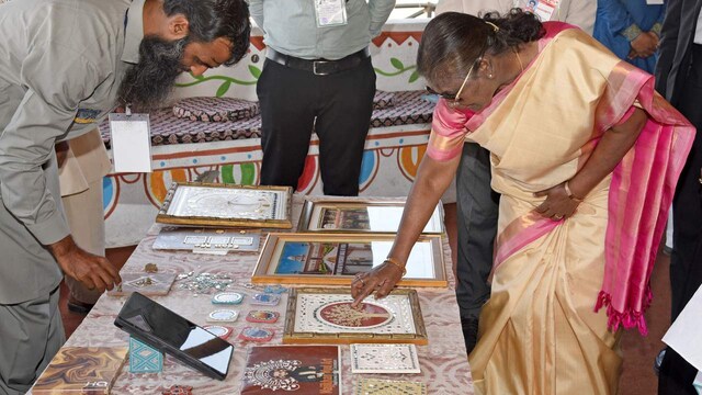 During her visit, President Murmu also viewed a range of artefacts, including pottery remains, copper items, weighing instruments, and stone ornaments uncovered during excavations by the ASI. (Image: PTI)