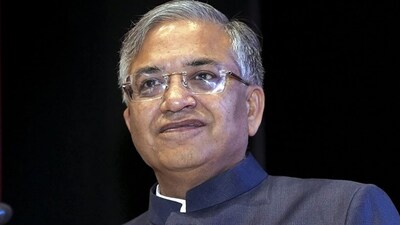 Chief Election Commission of India Gyanesh Kumar interacts with the 78th batch officer trainees of Indian Revenue Service (Income Tax ) and Royal Bhutan Service officers, in New Delhi. /PTI