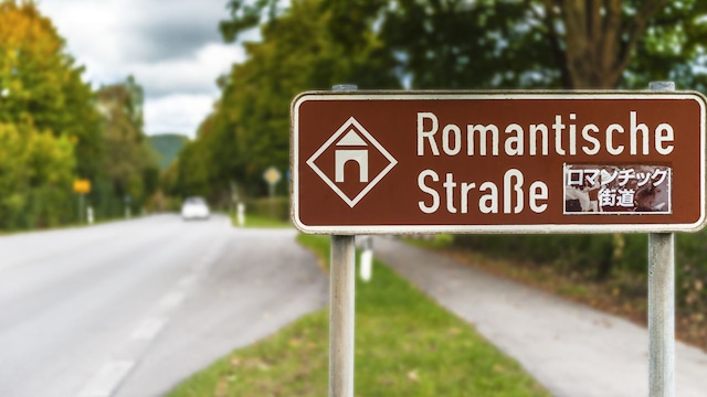 romantic-road-germany-2025-03-c31ad1c20e2e4ab0b47f8257e5dda04b ध्यान मोटर हेड्स: यहां सवारी करने और ड्राइव करने के लिए शीर्ष अंतरराष्ट्रीय सड़क यात्रा मार्ग हैं