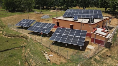 India Hits 50% Non-Fossil Fuel Power Capacity Early, Adds 50GW RE in 2025