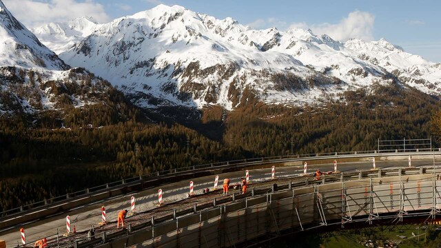 swiss-alps-2025-03-20d80fa2a6c82f439537022a40832024 ध्यान मोटर हेड्स: यहां सवारी करने और ड्राइव करने के लिए शीर्ष अंतरराष्ट्रीय सड़क यात्रा मार्ग हैं