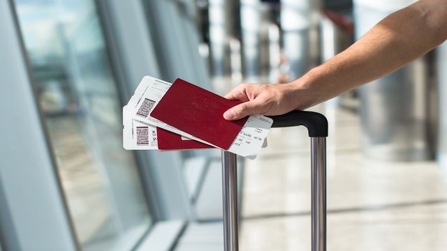 travel-documents-2025-03-50de0d1f7c2931df56b9c9438c72d888 विदेश यात्रा के दौरान सुरक्षित कैसे रहें