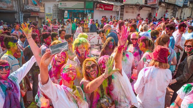 holi regions which celeebrate