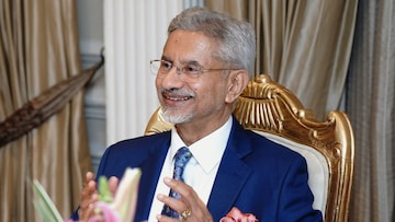 untitled-design-14-2025-03-42eba793863a709b07fa2f698a5fb328 शीर्ष 10@10 | आरबीआई दरों में कटौती करता है, चीन 84% टैरिफ के साथ अमेरिका में वापस हिट करता है, भारत ने राफेल डील और अधिक को साफ किया