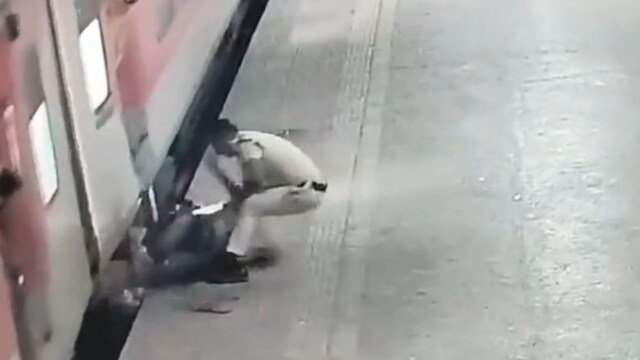 Railway Police officer saves a woman at Mumbai's Borivali station ...