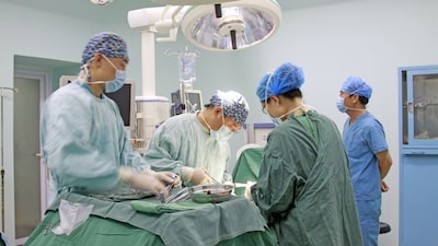 आंध्र प्रदेश में आयुर्वेदिक सर्जरी पर IMA का विरोध, मरीज सुरक्षा पर चिंता.