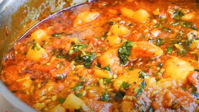 aloo-tomato-curry-2025-04-817f263cd89ef932d9286e32fcd0e44e राम नवमी 2025: इस अवसर पर पारंपरिक व्यंजनों का प्रयास करना चाहिए