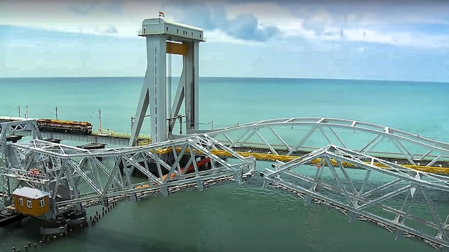 pamban-bridge-2-2025-04-10a94075bd814cbf1406073306083ce7 पीएम मोदी ने पाम्बन ब्रिज का उद्घाटन किया, जिससे 5 मिनट में रामेश्वरम को समुद्र पार करने की अनुमति मिलती है
