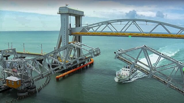 pamban-bridge-2025-04-3399fddaa3454ceb8b17ec9a56671bec पीएम मोदी ने पाम्बन ब्रिज का उद्घाटन किया, जिससे 5 मिनट में रामेश्वरम को समुद्र पार करने की अनुमति मिलती है