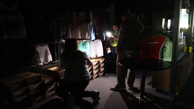 spain-blackout-4-2025-04-439582a67612345b7d1dc9ee9cac9a40 स्पेन और पुर्तगाल पावर आउटेज: फ्लाइट्स में देरी हुई, सबवे खाली हो गए, सड़कों पर जाम हो गया