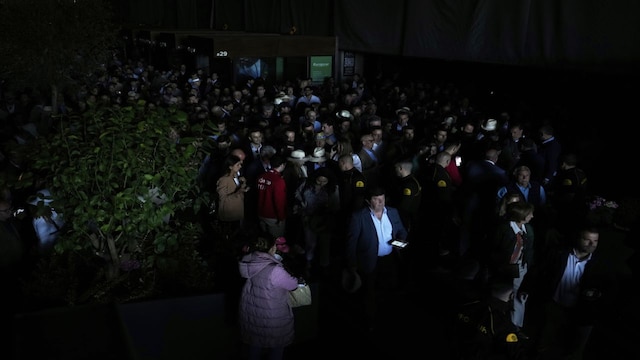 spain-blackout-7-2025-04-37c0c2eacc7c7ee15555844237e78dc6 स्पेन और पुर्तगाल पावर आउटेज: फ्लाइट्स में देरी हुई, सबवे खाली हो गए, सड़कों पर जाम हो गया