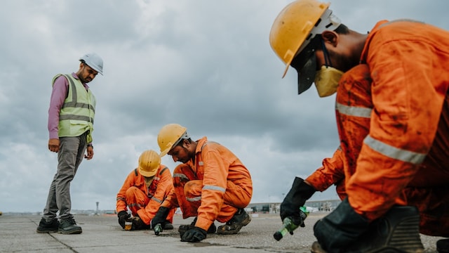 airport-maintenance-newjpg-2025-05-a631808b03c924e431dc8377104f1988 मुंबई अंतर्राष्ट्रीय हवाई अड्डे ने मानसून के मौसम से आगे रनवे रखरखाव कार्य पूरा किया