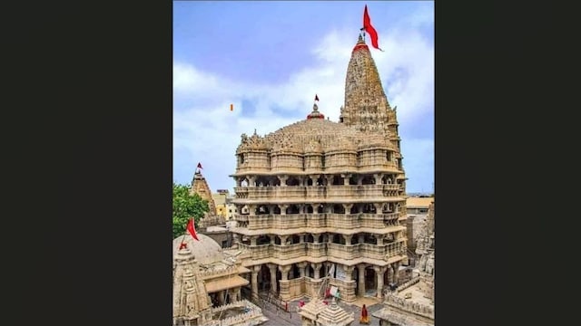 Dwarka, Gujarat: Located in the northwestern Indian state of Gujarat, Dwarka is a must-visit destination for those interested in history and religion. This ancient city is famous as a Hindu pilgrimage site, particularly for the Dwarkadheesh Temple. It is also one of the Char Dham pilgrimage sites. Dwarka, Gujarat: Located in the northwestern Indian state of Gujarat, Dwarka is a must-visit destination for those interested in history and religion. This ancient city is famous as a Hindu pilgrimage site, particularly for the Dwarkadheesh Temple. It is also one of the Char Dham pilgrimage sites.