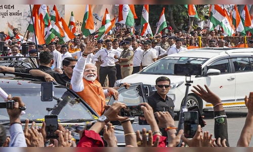 PM Narendra Modi slams Pakistan, advocates 'Make in India' at Gujarat ...