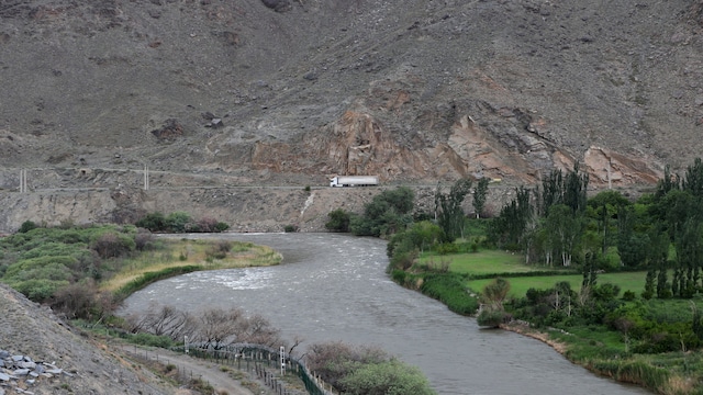 Stranded Indian tourist reaches Iran-Azerbaijan border, but ordeal far
