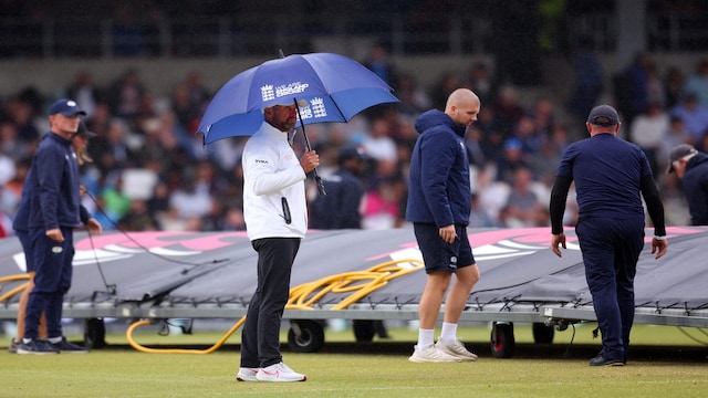 Rain halts play and brings relief for India as England race to 181/0 in chase of 190 more Rain halts play and brings relief for India as England race to 181/0 in chase of 190 more