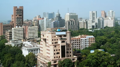 Delhi | Delhi, the national capital, mirrors Bengaluru with an estimated 35 years of savings required. Despite being home to some of the highest income households, soaring property rates have put a strain on even well-off families trying to enter the housing market. (Image: Canva)