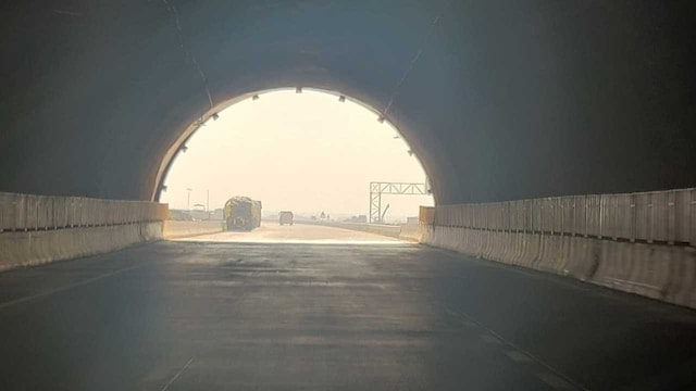 India’s longest tunnel: The expressway has a 7.8-km tunnel at Kasara Ghat, which reduces steep climbs and winding routes. India’s longest tunnel: The expressway has a 7.8-km tunnel at Kasara Ghat, which reduces steep climbs and winding routes.