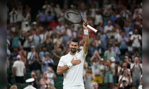 Djokovic Advances at Wimbledon, Faces Tough Battle in Round Two