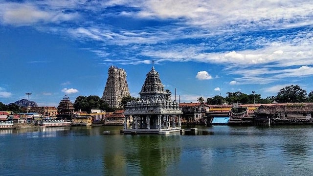 9. Suchindram Temple, Kanyakumari | Rich in sculpture and legend, this temple is unique in its dedication to the Trimurti—Shiva, Vishnu, and Brahma. This temple is characterised by its unique statues and sculptures, including a 13-foot-tall Nandi statue made of lime and mortar and a 22-foot-tall Lord Hanuman statue carved from a single block of granite. 9. Suchindram Temple, Kanyakumari | Rich in sculpture and legend, this temple is unique in its dedication to the Trimurti—Shiva, Vishnu, and Brahma. This temple is characterised by its unique statues and sculptures, including a 13-foot-tall Nandi statue made of lime and mortar and a 22-foot-tall Lord Hanuman statue carved from a single block of granite.