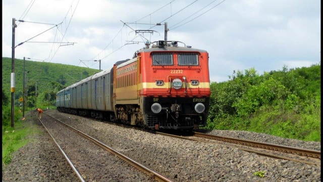 No 3. Himsagar Express (Kanyakumari – Shri Mata Vaishno Devi Katra) | This superfast train ranks third on India's list of the longest rail routes. It is also a weekly train, which travels roughly 3,790-3,797 kilometres, taking more than 73 hours and 5 minutes to finish, from Kanyakumari in Tamil Nadu to Shri Mata Vaishno Devi Katra (SVDK) in Jammu and Kashmir. Along the way, it stops at 71 stations in 12 states. No 3. Himsagar Express (Kanyakumari – Shri Mata Vaishno Devi Katra) | This superfast train ranks third on India's list of the longest rail routes. It is also a weekly train, which travels roughly 3,790-3,797 kilometres, taking more than 73 hours and 5 minutes to finish, from Kanyakumari in Tamil Nadu to Shri Mata Vaishno Devi Katra (SVDK) in Jammu and Kashmir. Along the way, it stops at 71 stations in 12 states.