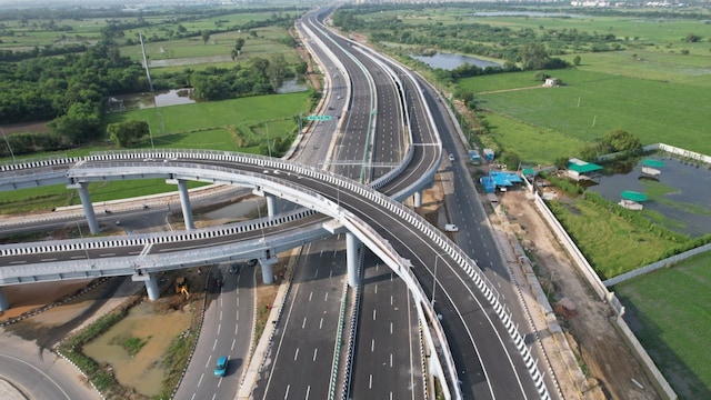 ₹2378 crore | GHV Infra Projects rocketed from ₹17.83 to ₹330, notching a massive 1,750% return in 2025. Government contracts and execution of high-margin infra projects drove this performance. ₹2378 crore | GHV Infra Projects rocketed from ₹17.83 to ₹330, notching a massive 1,750% return in 2025. Government contracts and execution of high-margin infra projects drove this performance.