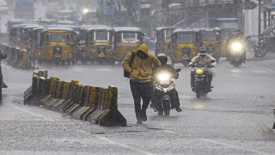 6. Telangana | On August 18, the IMD, Hyderabad, issued a red alert for August 19 predicting extremely heavy rainfall in four districts and heavy to very heavy rainfall in 20 districts. Adilabad, Komaram Bheem, Nirmal, and Mancherial are expected to be worst affected. Thunderstorms, lightning, and strong winds are also likely in many areas, raising flood risks in low-lying regions. Authorities have advised people to remain indoors and avoid waterlogged zones.