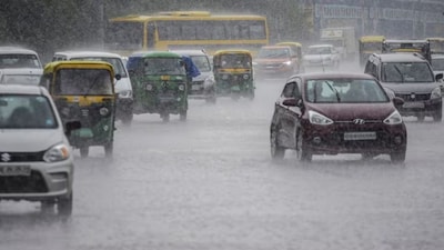 4. Gujarat | On August 18, the IMD issued a red alert for August 19–20, warning of extremely heavy rainfall across Navsari, Valsad, Junagadh, Amreli, and Gir Somnath districts. Flash floods and crop losses are major concerns, with rain likely to continue until August 22.