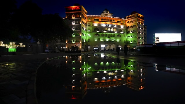 No 5. Amritsar | Amritsar is famous for the Golden Temple, this is one of the most spiritual and serene places in India. You can witness the Wagah Border ceremony, visit the historic Jallianwala Bagh, and stroll through bustling local markets. Mouthwatering Amritsari kulchas and lassis are delicacies you shouldn't miss when a trip to Punjab. No 5. Amritsar | Amritsar is famous for the Golden Temple, this is one of the most spiritual and serene places in India. You can witness the Wagah Border ceremony, visit the historic Jallianwala Bagh, and stroll through bustling local markets. Mouthwatering Amritsari kulchas and lassis are delicacies you shouldn't miss when a trip to Punjab.