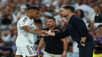 Soccer Football - LaLiga - Real Madrid v RCD Mallorca - Santiago Bernabeu, Madrid, Spain - August 30, 2025 Real Madrid's Kylian Mbappe shakes hands with coach Xabi Alonso after being substituted REUTERS/Isabel Infantes