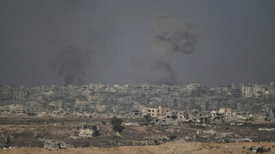 Smoke rises following an Israeli military strike in the Gaza Strip, as seen from southern Israel, Tuesday, Sept. 16, 2025. (AP Photo/Leo Correa)