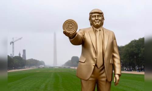 Golden Trump Statue Unveiled Near US Capitol
