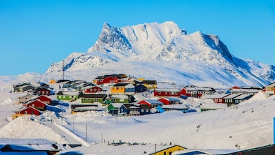 7. Greenland – The Brightest and the Darkest | Greenland’s location near the Arctic Circle means that its capital Nuuk and northern towns experience extreme day-night cycles. In summer, visitors can hike glaciers under the midnight sun, while in winter, the long polar nights create a dramatic backdrop for aurora sightings and Inuit cultural experiences. (Image: Canva)