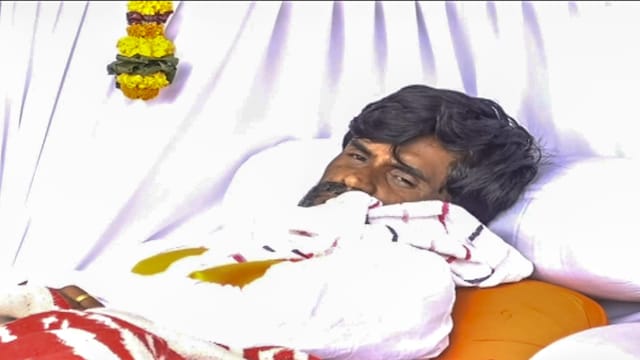** Eds: screenshot via PTI Videos ** Mumbai: Manoj Jarange, Leader of the agitation of the Maratha quotas, during his hunger strike on the third day, in Mumbai, Sunday August 31, 2025. Jarange demanded on Saturday that the Marathwada Marathes be declared as belonging to the Kunbi caste and are the subject of reserves, while his interviews with a government delegation finished in an ineffective way. (Photo PTI) (PTI08_31_2025_000052B) ** Eds: screenshot via PTI Videos ** Mumbai: Manoj Jarange, Leader of the agitation of the Maratha quotas, during his hunger strike on the third day, in Mumbai, Sunday August 31, 2025. Jarange demanded on Saturday that the Marathwada Marathes be declared as belonging to the Kunbi caste and are the subject of reserves, while his interviews with a government delegation finished in an ineffective way. (Photo PTI) (PTI08_31_2025_000052B)