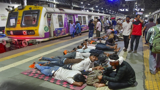 Mumbai: People from all over Maharashtra who arrived to join the bustle of Maratha's reserves led by activist Manoj Jarange sleep on a Terminus platform Chhatrapati Shivaji Maharaj (CSMT), in Mumbai, Saturday evening August 30, 2025. (Photo PTI) (PTI08_31_2025_0054B) Mumbai: People from all over Maharashtra who arrived to join the bustle of Maratha's reserves led by activist Manoj Jarange sleep on a Terminus platform Chhatrapati Shivaji Maharaj (CSMT), in Mumbai, Saturday evening August 30, 2025. (Photo PTI) (PTI08_31_2025_0054B)