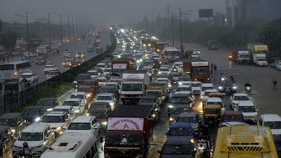 Gurugram: Vehicles stuck in a traffic jam along the Delhi-Gurugram expressway amid rainfall, in Gurugram, Monday, Sept. 1, 2025. (PTI Photo)(PTI09_01_2025_000316B)