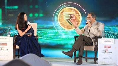 Rupee Weakness: Global Uncertainty, Capital Flows Drive Pressure, Aids Exports: CEA