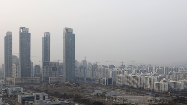 No 8. Engineering Marvel: Songdo International Business District | Country: South Korea | Songdo is a planned smart city built on reclaimed land near Incheon, designed with sustainability at its core. It integrates advanced technology, wide green spaces, and eco-friendly infrastructure to support urban living. Often described as a model city, it demonstrates how engineering and planning can shape the cities of the future. No 8. Engineering Marvel: Songdo International Business District | Country: South Korea | Songdo is a planned smart city built on reclaimed land near Incheon, designed with sustainability at its core. It integrates advanced technology, wide green spaces, and eco-friendly infrastructure to support urban living. Often described as a model city, it demonstrates how engineering and planning can shape the cities of the future.