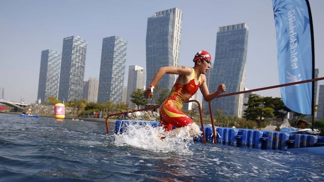 No 10. Songdo | Country: South Korea | Songdo is a master-planned smart city built from scratch on reclaimed land, integrating cutting-edge technology into daily life. The city features sensors that monitor everything from traffic flow to waste disposal, aiming to create maximum efficiency and sustainability. With its high-speed connectivity and eco-friendly infrastructure, this is one city that gives us a glimpse into how future urban spaces would function. No 10. Songdo | Country: South Korea | Songdo is a master-planned smart city built from scratch on reclaimed land, integrating cutting-edge technology into daily life. The city features sensors that monitor everything from traffic flow to waste disposal, aiming to create maximum efficiency and sustainability. With its high-speed connectivity and eco-friendly infrastructure, this is one city that gives us a glimpse into how future urban spaces would function.